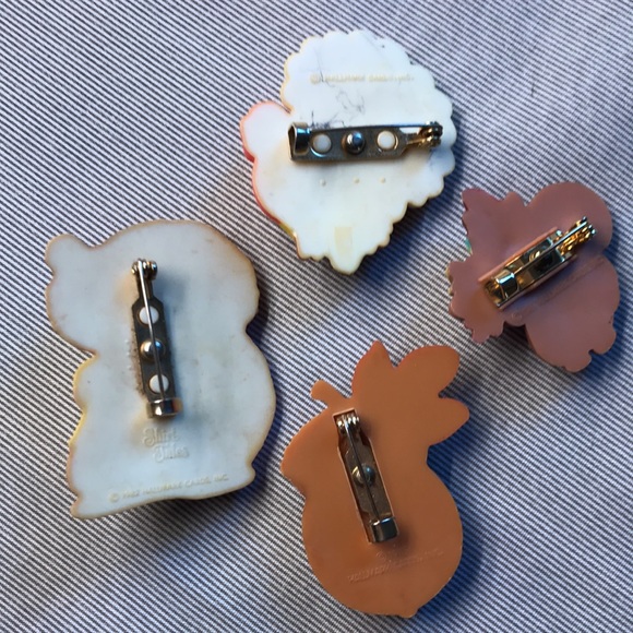 Vintage Hallmark Plastic Holiday Brooch Pins - Picture 6 of 6
